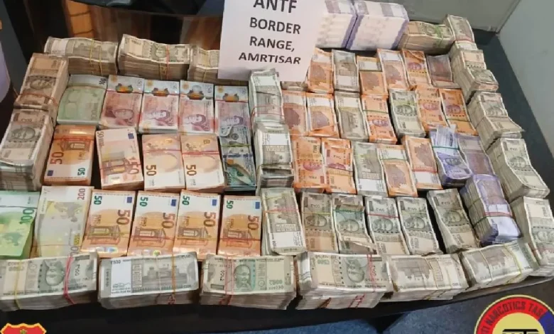 ਅੰਮ੍ਰਿਤਸਰ ਜੇਲ੍ਹ 'ਚ ਚੱਲ ਰਿਹਾ ਸੀ ਨਸ਼ੀਲੇ ਪਦਾਰਥਾਂ ਤੇ ਹਵਾਲਾ ਦਾ ਕਾਰੋਬਾਰ, ਪੁਲਿਸ ਨੇ ਕੀਤਾ ਪਰਦਾਫਾਸ਼; ਪਾਕਿਸਤਾਨ ਕਨੈਕਸ਼ਨ ਆਇਆ ਸਾਹਮਣੇ