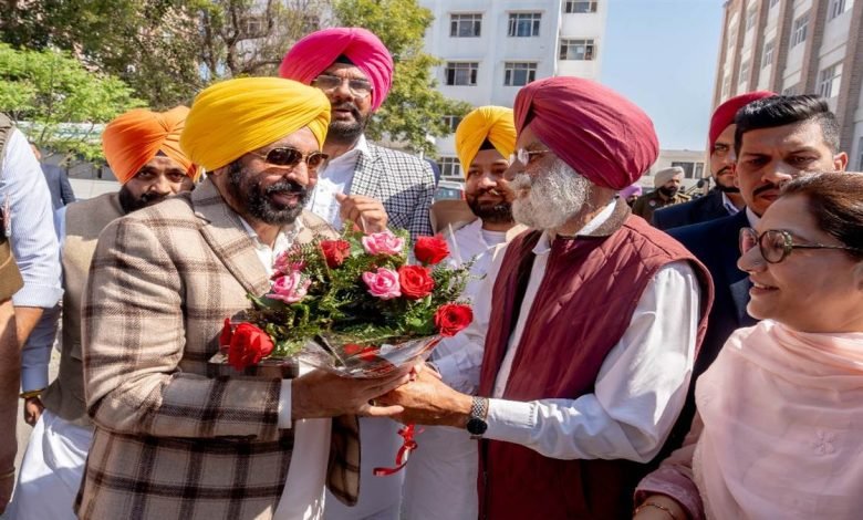 ਵਿੱਦਿਅਕ ਕਾਰਜਾਂ ਲਈ ਹਰ ਸੰਭਵ ਮਦਦ ਕਰਨ ਲਈ ਵਚਨਬੱਧ ਸਰਕਾਰ : ਭਗਵੰਤ ਮਾਨ ਵਿੱਦਿਅਕ ਕਾਰਜਾਂ ਲਈ ਹਰ ਸੰਭਵ ਮਦਦ ਕਰਨ ਲਈ ਵਚਨਬੱਧ ਸਰਕਾਰ : ਭਗਵੰਤ ਮਾਨ