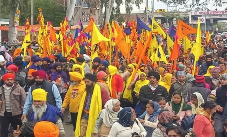 ਹਜ਼ਾਰਾਂ ਸ਼ਰਧਾਲੂ 72 ਕਿਲੋਮੀਟਰ ਪੈਦਲ ਯਾਤਰਾ ਕਰਕੇ ਗੁਰਦਾਸਪੁਰ ਪੁੱਜੇ ਹਜ਼ਾਰਾਂ ਸ਼ਰਧਾਲੂ 72 ਕਿਲੋਮੀਟਰ ਪੈਦਲ ਯਾਤਰਾ ਕਰਕੇ ਗੁਰਦਾਸਪੁਰ ਪੁੱਜੇ