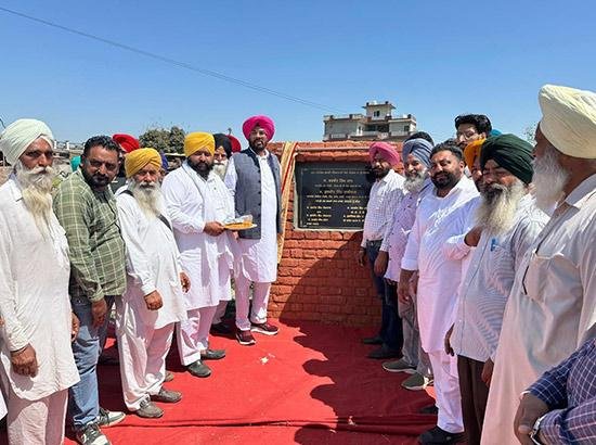 ਕੈਬਨਿਟ ਮੰਤਰੀ ਧਾਲੀਵਾਲ ਵੱਲੋਂ ਪਿੰਡ ਸੱਕੀਆਂਵਾਲੀ ‘ਚ ਸੀਵਰੇਜ ਪ੍ਰਾਜੈਕਟ ਦਾ ਉਦਘਾਟਨ