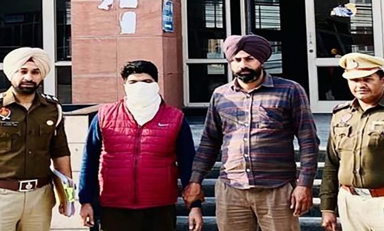 ਪੰਜਾਬ ਪੁਲਿਸ ਨੂੰ ਸਾਈਬਰ ਧੋਖਾਧੜੀ ਦੇ ਮਾਮਲੇ 'ਚ ਵੱਡੀ ਕਾਮਯਾਬੀ : ਝੂਠੇ ਪਰਮਿਟ ਜਾਰੀ ਕਰਨ ਵਾਲਾ ਦੋਸ਼ੀ ਗ੍ਰਿਫ਼ਤਾਰ