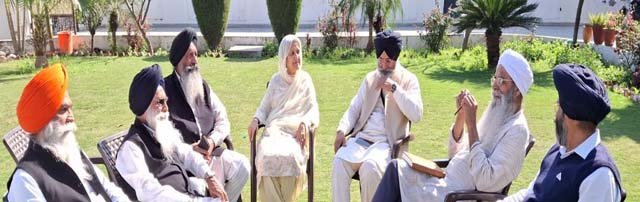 ਐਡਵੋਕੇਟ ਧਾਮੀ ਨੂੰ ਮਿਲਣ ਪਹੁੰਚੇ ਸੱਤ ਮੈਂਬਰੀ ਕਮੇਟੀ ਦੇ ਪੰਜ ਮੈਂਬਰ ਐਡਵੋਕੇਟ ਧਾਮੀ ਨੂੰ ਮਿਲਣ ਪਹੁੰਚੇ ਸੱਤ ਮੈਂਬਰੀ ਕਮੇਟੀ ਦੇ ਪੰਜ ਮੈਂਬਰ