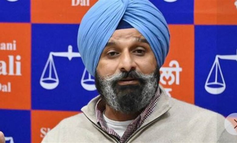 ਡਰੱਗਜ਼ ਮਾਮਲੇ 'ਚ Supreme Court ਦੇ ਸਖ਼ਤ ਆਦੇਸ਼, ਬਿਕਰਮ ਮਜੀਠੀਆ ਨੂੰ SIT ਸਾਹਮਣੇ ਪੇਸ਼ ਹੋਣ ਦੇ ਹੁਕਮ ਜਾਰੀ