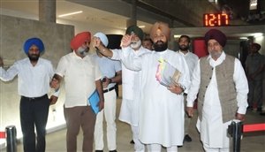 ਪੰਜਾਬ ਵਿਧਾਨਸਭਾ 'ਚ ਦੂਜੇ ਦਿਨ ਵੀ ਹੰਗਾਮਾ, ਕਾਂਗਰਸ ਨੇ ਕੀਤਾ ਵਾਕਆਊਟ