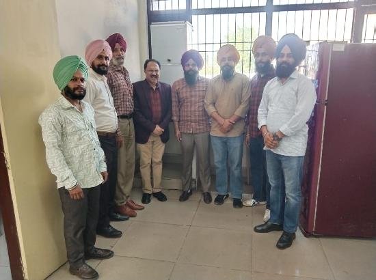 ਦਸ਼ਮੇਸ਼ ਲੋਕ ਭਲਾਈ ਸੰਸਥਾ ਨੇ ਸਿਵਲ ਹਸਪਤਾਲ 'ਚ ਲਗਾਇਆ ਵਾਟਰ ਕੁੱਲਰ ਅਤੇ ਆਰ.ਓ ਦਸ਼ਮੇਸ਼ ਲੋਕ ਭਲਾਈ ਸੰਸਥਾ ਨੇ ਸਿਵਲ ਹਸਪਤਾਲ 'ਚ ਲਗਾਇਆ ਵਾਟਰ ਕੁੱਲਰ ਅਤੇ ਆਰ.ਓ