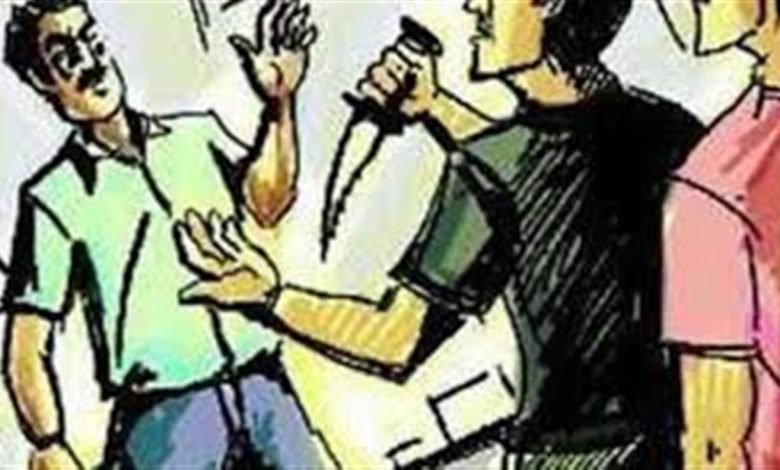 ਗਰਦਨ 'ਤੇ ਦਾਤ ਰੱਖ ਕੇ ਪਿਓ ਪੁੱਤ ਨੂੰ ਲੁੱਟਿਆ, ਹਥਿਆਰਾਂ ਨਾਲ ਲੈਸ ਛੇ ਬਦਮਾਸ਼ਾਂ ਨੇ ਦਿੱਤਾ ਵਾਰਦਾਤ ਨੂੰ ਅੰਜਾਮ