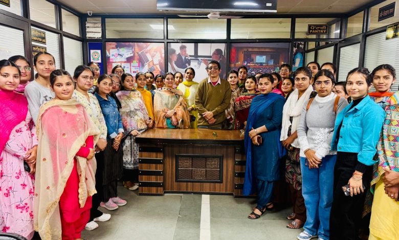 ਜ਼ਿਲ੍ਹਾ ਰੋਜ਼ਗਾਰ ਅਤੇ ਕਾਰੋਬਾਰ ਬਿਊਰੋ ਵਿਖੇ ਕੈਰੀਅਰ ਕਾਊਂਸਲਿੰਗ ਪ੍ਰੋਗਰਾਮ ਦਾ ਆਯੋਜਨ