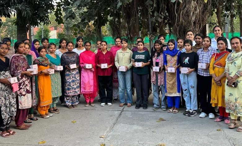 ਹੁਨਰ ਹਾਸਲ ਕਰਨ ਵਾਲੀਆਂ 29 ਲੜਕੀਆਂ ਨੂੰ ਸ਼ਾਹੀ ਐਕਸਪੋਰਟਸ ਬੰਗਲੌਰ ਵਿਖੇ ਨੌਕਰੀ ਲਈ ਕੀਤਾ ਰਵਾਨਾ : ਹਰਜਿੰਦਰ ਸਿੰਘ ਹੁਨਰ ਹਾਸਲ ਕਰਨ ਵਾਲੀਆਂ 29 ਲੜਕੀਆਂ ਨੂੰ ਸ਼ਾਹੀ ਐਕਸਪੋਰਟਸ ਬੰਗਲੌਰ ਵਿਖੇ ਨੌਕਰੀ ਲਈ ਕੀਤਾ ਰਵਾਨਾ : ਹਰਜਿੰਦਰ ਸਿੰਘ