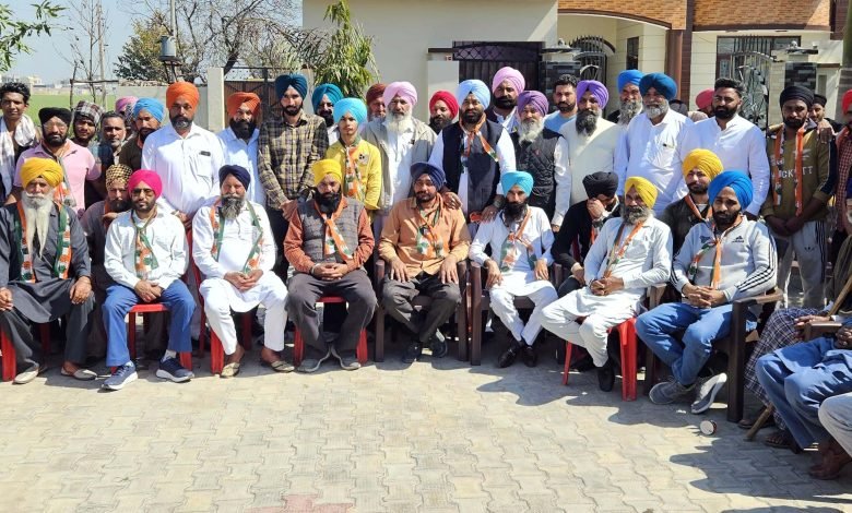 ਆਪ ਨੂੰ ਵੱਡਾ ਝੱਟਕਾ ਪਿੰਡ ਨਾਜੂ ਸ਼ਾਹ ਤੋਂ ਸਾਬਕਾ ਬਲਾਕ ਪ੍ਰਧਾਨ 25 ਪਰਿਵਾਰਾਂ ਸਮੇਤ ਆਸ਼ੂ ਬੰਗੜ ਦੀ ਅਗਵਾਈ ਵਿਚ ਕਾਂਗਰਸ ਪਾਰਟੀ ’ਚ ਸ਼ਾਮਿਲ