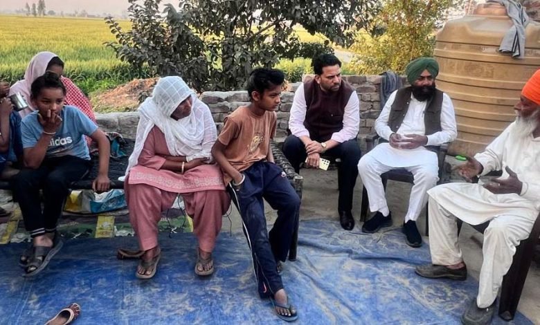 ਨਸ਼ੇ ਕਾਰਨ ਮਰਨ ਵਾਲੇ ਵਿਅਕਤੀ ਦੇ ਘਰ ਪਹੁੰਚ ਕੇ ਐਸ.ਡੀ.ਐਮ. ਨੇ ਦੁੱਖ ਸਾਂਝਾ ਕੀਤਾ