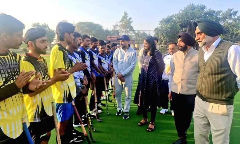 ਯੁੱਧ ਨਸ਼ਿਆਂ ਵਿਰੁੱਧ' ਮੁਹਿੰਮ ਤਹਿਤ ਹਾਕੀ ਦਾ ਮੈਚ ਕਰਵਾਇਆ