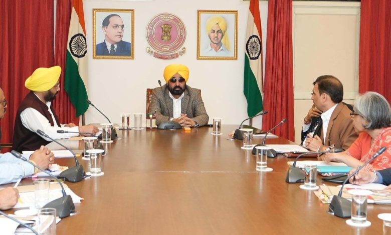 ਮੁੱਖ ਮੰਤਰੀ ਵੱਲੋਂ ਹੁਸ਼ਿਆਰਪੁਰ ਦੇ ਮੈਡੀਕਲ ਕਾਲਜ ਤੇ ਸਿਵਲ ਹਸਪਤਾਲ ਨੂੰ ਸਮੇਂ ਸਿਰ ਮੁਕੰਮਲ ਕਰਨ ਦੇ ਆਦੇਸ਼ ਮੁੱਖ ਮੰਤਰੀ ਵੱਲੋਂ ਹੁਸ਼ਿਆਰਪੁਰ ਦੇ ਮੈਡੀਕਲ ਕਾਲਜ ਤੇ ਸਿਵਲ ਹਸਪਤਾਲ ਨੂੰ ਸਮੇਂ ਸਿਰ ਮੁਕੰਮਲ ਕਰਨ ਦੇ ਆਦੇਸ਼