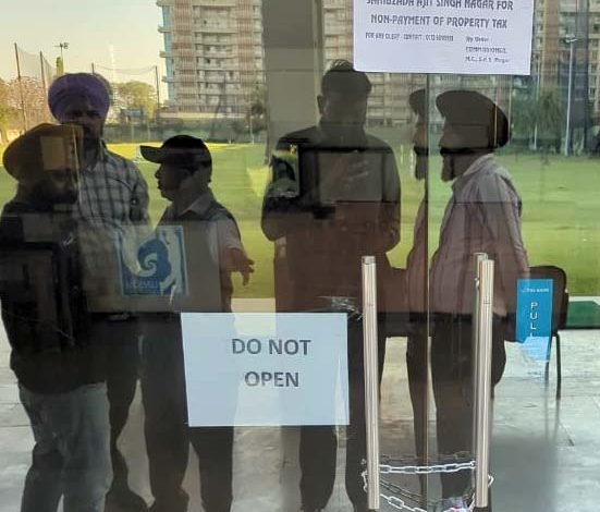 ਨਗਰ ਨਿਗਮ ਵੱਲੋਂ ਪ੍ਰਾਪਰਟੀ ਟੈਕਸ ਨਾ ਭਰਨ ਕਾਰਨ ਗੌਲਫ਼ ਰੇਂਜ, ਸੈਕਟਰ – 65, ਫੇਜ਼-11 ਸੀਲ