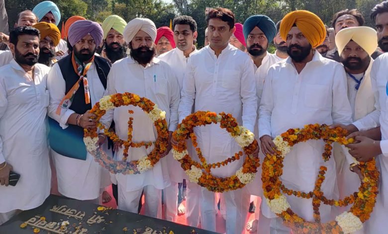 ਯੂਥ ਕਾਂਗਰਸ ਵੱਲੋਂ ਸ਼ਹੀਦੀ ਦਿਹਾੜੇ ਨੂੰ ਸਮਰਪਿਤ ਕੱਢਿਆ ਵਿਸ਼ਾਲ ਟਰੈਕਟਰ ਮਾਰਚ 