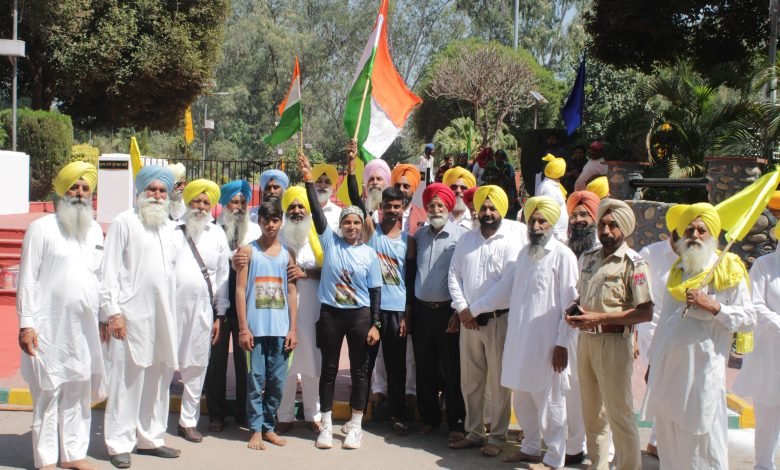 ਮੇਰਠ ਤੋਂ 508 ਕਿਲੋਮੀਟਰ ਪੈਦਲ ਤੁਰ ਕੇ ਨੀਸ਼ੂ ਗੁਲਜਾਰ ਪਹੁੰਚੀ ਹੁਸੈਨੀ ਵਾਲਾ ਸਮਾਰਕ ਤੇ ਕੀਤਾ ਸ਼ਹੀਦਾਂ ਨੂੰ ਸਿਜਦਾ