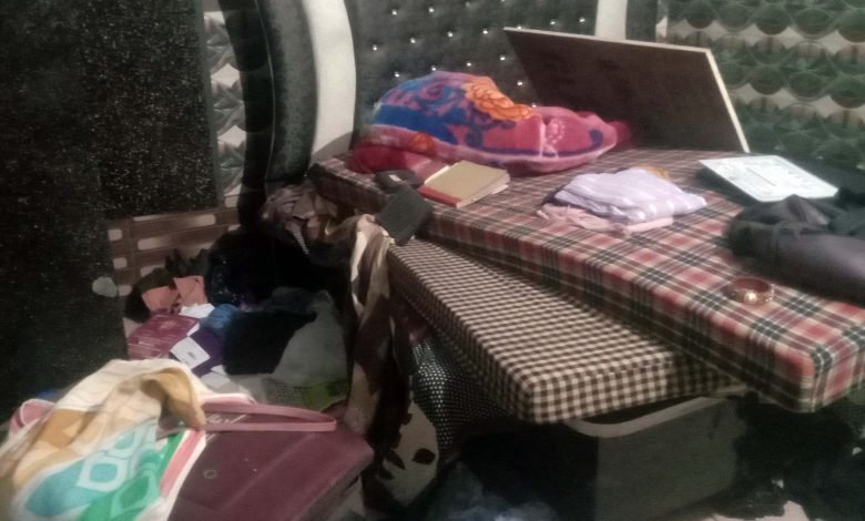 ਚੋਰਾਂ ਦੇ ਹੌਂਸਲੇ ਹੋਏ ਬੁਲੰਦ, ਸੰਘਣੀ ਅਬਾਦੀ ਦੇ ਖੇਤਰ ’ਚ ਦਿਨ–ਦਿਹਾੜੇ ਚੋਰੀ ਦੀ ਘਟਨਾ ਨੂੰ ਦਿੱਤਾ ਅੰਜਾਮ ਚੋਰਾਂ ਦੇ ਹੌਂਸਲੇ ਹੋਏ ਬੁਲੰਦ, ਸੰਘਣੀ ਅਬਾਦੀ ਦੇ ਖੇਤਰ ’ਚ ਦਿਨ–ਦਿਹਾੜੇ ਚੋਰੀ ਦੀ ਘਟਨਾ ਨੂੰ ਦਿੱਤਾ ਅੰਜਾਮ