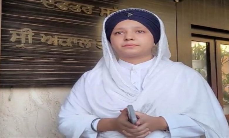 ਜਥੇਦਾਰ ਨੂੰ ਮਿਲੀ ਵਿਵਾਦਾਂ ’ਚ ਘਿਰੀ ਬੀਬੀ ਪ੍ਰਭਲੀਨ ਕੌਰ