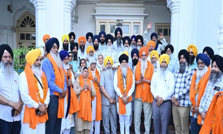 ਅੰਮ੍ਰਿਤਸਰ ਖ਼ਾਲਸਾ ਸਾਜਨਾ ਦਿਵਸ ਮਨਾਉਣ ਲਈ ਸ਼੍ਰੋਮਣੀ ਕਮੇਟੀ ਵੱਲੋਂ ਸਿੱਖ ਸ਼ਰਧਾਲੂਆਂ ਦਾ ਜਥਾ ਪਾਕਿਸਤਾਨ ਲਈ ਰਵਾਨਾ, ਦਰਸ਼ਨਾਂ ਮਗਰੋਂ 19 ਅਪ੍ਰੈਲ ਨੂੰ ਪਰਤੇਗਾ ਵਾਪਸ