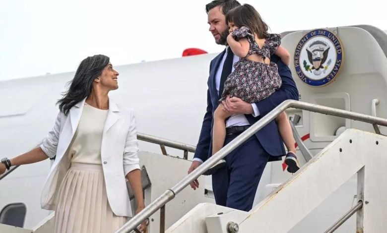 ਅਮਰੀਕੀ ਉਪ-ਰਾਸ਼ਟਰਪਤੀ ਜੇਡੀ ਵੈਂਸ ਪਰਿਵਾਰ ਸਮੇਤ ਪੁੱਜੇ ਭਾਰਤ, ਅੱਜ ਪੀਐਮ ਮੋਦੀ ਨਾਲ ਕਰਨਗੇ ਮੁਲਾਕਾਤ ਅਮਰੀਕੀ ਉਪ-ਰਾਸ਼ਟਰਪਤੀ ਜੇਡੀ ਵੈਂਸ ਪਰਿਵਾਰ ਸਮੇਤ ਪੁੱਜੇ ਭਾਰਤ, ਅੱਜ ਪੀਐਮ ਮੋਦੀ ਨਾਲ ਕਰਨਗੇ ਮੁਲਾਕਾਤ