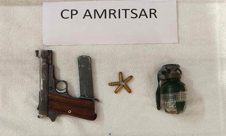 ਪੁਲਿਸ ਅਦਾਰਿਆਂ 'ਤੇ ਸੰਭਾਵੀ ਗ੍ਰਨੇਡ ਹਮਲੇ ਦੀ ਸਾਜ਼ਿਸ਼ ਨਾਕਾਮ, ਜੀਵਨ ਫ਼ੌਜੀ ਸਮਰਥਿਤ BKI ਮਾਡਿਊਲ ਦੇ ਪੰਜ ਮੈਂਬਰ ਗ੍ਰਨੇਡ ਤੇ ਪਿਸਤੌਲ ਸਮੇਤ ਗ੍ਰਿਫ਼ਤਾਰ ਪੁਲਿਸ ਅਦਾਰਿਆਂ 'ਤੇ ਸੰਭਾਵੀ ਗ੍ਰਨੇਡ ਹਮਲੇ ਦੀ ਸਾਜ਼ਿਸ਼ ਨਾਕਾਮ, ਜੀਵਨ ਫ਼ੌਜੀ ਸਮਰਥਿਤ BKI ਮਾਡਿਊਲ ਦੇ ਪੰਜ ਮੈਂਬਰ ਗ੍ਰਨੇਡ ਤੇ ਪਿਸਤੌਲ ਸਮੇਤ ਗ੍ਰਿਫ਼ਤਾਰ