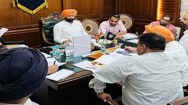 ਸਰਕਾਰੀ ਬੱਸਾਂ 'ਚ ਸਫ਼ਰ ਕਰਨ ਵਾਲਿਆਂ ਨੂੰ ਮਿਲੇਗੀ ਰਾਹਤ! ਪੀਆਰਟੀਸੀ ਬੋਰਡ ਆਫ ਡਾਇਰੈਕਟਰਜ਼ ਦੀ ਮੀਟਿੰਗ ’ਚ ਨਵੀਆਂ ਬੱਸਾਂ ਖਰੀਦਣ ਦਾ ਫੈਸਲਾ