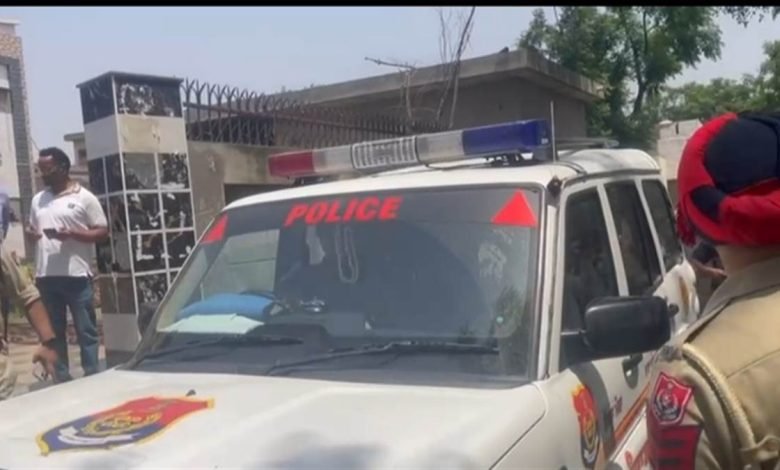 ਮੋਗਾ ਪੁਲਿਸ ਨੇ ਹਿਰਾਸਤ 'ਚ ਲਿਆ ਪੱਤਰਕਾਰ, ਸਾਹਮਣੇ ਆਈ ਇਹ ਵਜ੍ਹਾ ਮੋਗਾ ਪੁਲਿਸ ਨੇ ਹਿਰਾਸਤ 'ਚ ਲਿਆ ਪੱਤਰਕਾਰ, ਸਾਹਮਣੇ ਆਈ ਇਹ ਵਜ੍ਹਾ