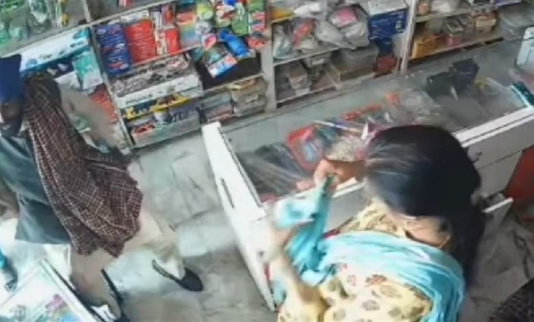 ਦੁਕਾਨ 'ਚ ਵੜ ਕੇ ਔਰਤ ਨੂੰ ਕੀਤਾ ਹਿਪਨੋਟਾਈਜ਼, ਲੱਖਾਂ ਦਾ ਸੋਨਾ ਚੋਰੀ; CCTV 'ਚ ਘਟਨਾ ਹੋਈ ਕੈਦ
