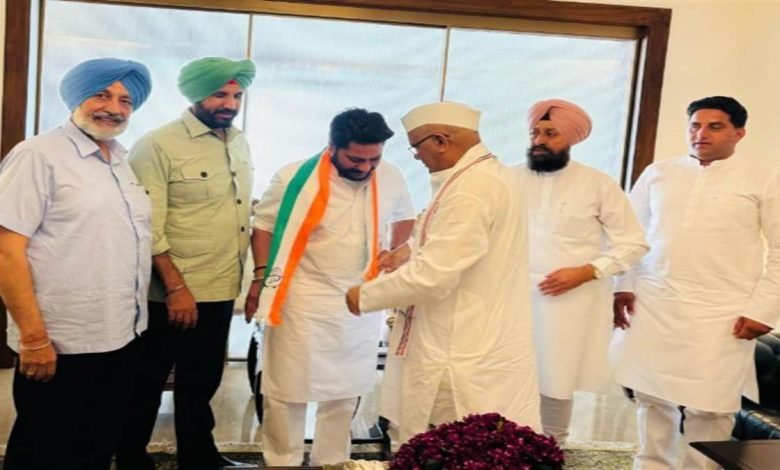 ਦਲਵੀਰ ਗੋਲਡੀ ਦੀ ਕਾਂਗਰਸ 'ਚ ਵਾਪਸੀ, ਪੰਜਾਬ ਕਾਂਗਰਸ ਇੰਚਾਰਜ ਭੁਪੇਸ਼ ਬਘੇਲ ਨੇ ਕਰਵਾਇਆ ਸ਼ਾਮਲ