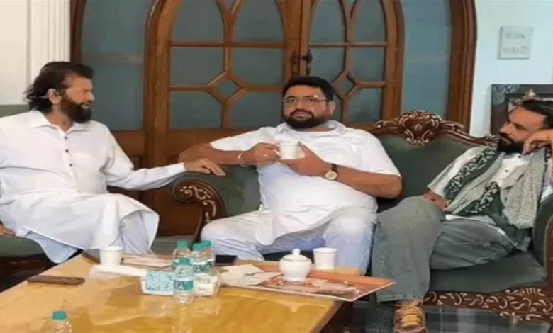 ਹੰਸ ਰਾਜ ਹੰਸ ਦੇ ਘਰ ਪਹੁੰਚੇ ਗਾਇਕ ਬੱਬੂ ਮਾਨ, ਰੇਸ਼ਮ ਕੌਰ ਦੇ ਦੇਹਾਂਤ 'ਤੇ ਪ੍ਰਗਟਾਇਆ ਦੁੱਖ