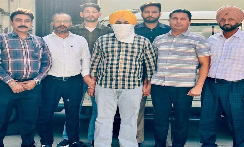 ਭ੍ਰਿਸ਼ਟਾਚਾਰ ਖਿ਼ਲਾਫ਼ ਵਿਜੀਲੈਂਸ ਦੀ ਵੱਡੀ ਕਾਰਵਾਈ, ਪਟਿਆਲਾ ਐੱਸਡੀਐੱਮ ਦਫ਼ਤਰ ਦਾ ਕਲਰਕ ਰਿਸ਼ਵਤ ਲੈਂਦਾ ਰੰਗੇ ਹੱਥੀਂ ਗ੍ਰਿਫ਼ਤਾਰ