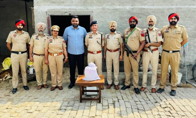 ਸਰਹੱਦ ਪਾਰੋਂ ਚੱਲਦੇ ਡਰੱਗ ਨੈਟਵਰਕ ਦਾ ਪਰਦਾਫਾਸ਼, ਚਾਰ ਕਿੱਲੋ ਹੈਰੋਇਨ ਸਣੇ ਔਰਤ ਗ੍ਰਿਫ਼ਤਾਰ