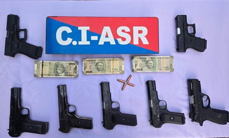 ਪੰਜਾਬ ਪੁਲਿਸ ਨੇ ਹਥਿਆਰਾਂ ਦੀ ਤਸਕਰੀ ਕਰਨ ਵਾਲੇ ਰੈਕੇਟ ਦਾ ਕੀਤਾ ਪਰਦਾਫਾਸ਼, 7 ਪਿਸਤੌਲਾਂ, 1.5 ਲੱਖ ਰੁਪਏ ਨਕਦੀ ਅਤੇ ਇੱਕ ਥਾਰ ਗੱਡੀ ਬਰਾਮਦ