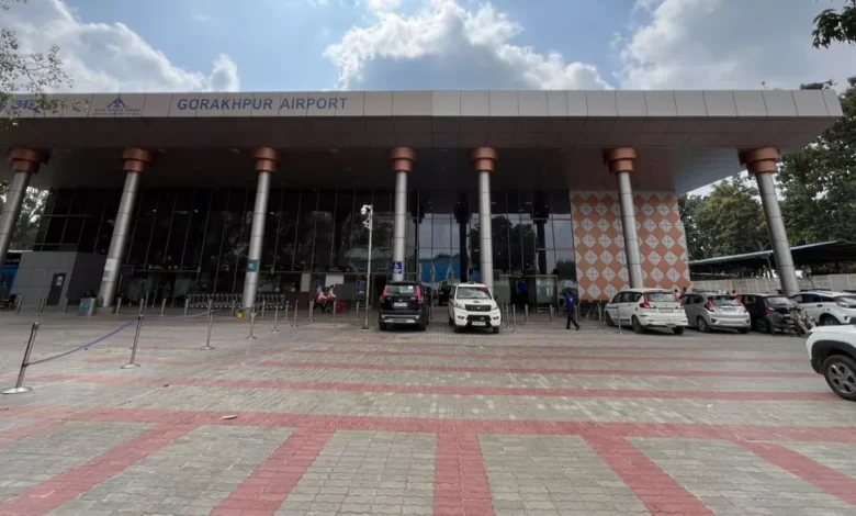 ਜਦੋਂ ਹਵਾਈ ਅੱਡੇ 'ਤੇ ਹਫੜਾ-ਦਫੜੀ ਦਾ ਸ਼ਿਕਾਰ ਹੋਏ ਕੇਂਦਰੀ ਮੰਤਰੀ, ਜਹਾਜ਼ ’ਚ ਫਸੇ ਰਹੇ ਯਾਤਰੀ- ਇਸ ਕਾਰਨ ਅਜਿਹਾ ਵਾਪਰਿਆ