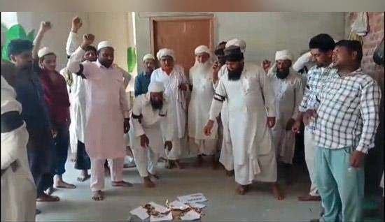 ਮੁਸਲਮਾਨ ਭਾਈਚਾਰੇ ਨੇ ਵੀ ਲਗਾਏ ਪਾਕਿਸਤਾਨ ਵਿਰੋਧੀ ਨਾਅਰੇ, ਸਾੜੇ ਅੱਤਵਾਦ ਦੇ ਪੋਸਟਰ