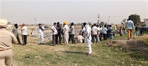 ਦਿੱਲੀ-ਕੱਟੜਾ ਰਾਸ਼ਟਰੀ ਰਾਜਮਾਰਗ ਲਈ ਜ਼ਮੀਨ ਐਕੁਆਇਰ ਕਰਨ ਗਏ ਪ੍ਰਸ਼ਾਸਨ ਨੂੰ ਕਿਸਾਨਾਂ ਨੇ ਰੋਕਿਆ, ਸੈਂਕੜੇ ਕਿਸਾਨ ਤੇ ਭਾਰੀ ਪੁਲਿਸ ਫੋਰਸ ਮੌਜੂਦ, ਮਾਹੌਲ ਤਣਾਅਪੂਰਨ