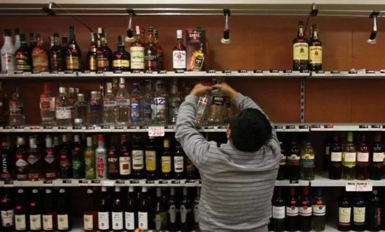 ਚੰਡੀਗੜ੍ਹ 'ਚ ਸ਼ਰਾਬ ਦੇ ਠੇਕੇ ਦੀ ਬੋਲੀ ਨੇ ਤੋੜੇ ਸਾਰੇ ਰਿਕਾਰਡ, 55 ਕਰੋੜ 55 ਲੱਖ ਰੁਪਏ 'ਚ ਵਿਕਿਆ ਸੈਕਟਰ-20 ਦਾ ਠੇਕਾ ਚੰਡੀਗੜ੍ਹ 'ਚ ਸ਼ਰਾਬ ਦੇ ਠੇਕੇ ਦੀ ਬੋਲੀ ਨੇ ਤੋੜੇ ਸਾਰੇ ਰਿਕਾਰਡ, 55 ਕਰੋੜ 55 ਲੱਖ ਰੁਪਏ 'ਚ ਵਿਕਿਆ ਸੈਕਟਰ-20 ਦਾ ਠੇਕਾ