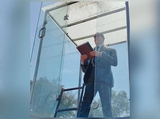 ਭੀਮ ਰਾਵ ਅੰਬੇਦਕਰ ਦੇ ਬੁੱਤ ਉੱਪਰ ਸ਼ਰਾਬੀ ਨੇ ਮਾਰਿਆ ਪੱਥਰ, ਬੁੱਤ ਦੇ ਉੱਪਰ ਲੱਗਿਆ ਸ਼ੀਸ਼ਾ ਟੁੱਟਿਆ