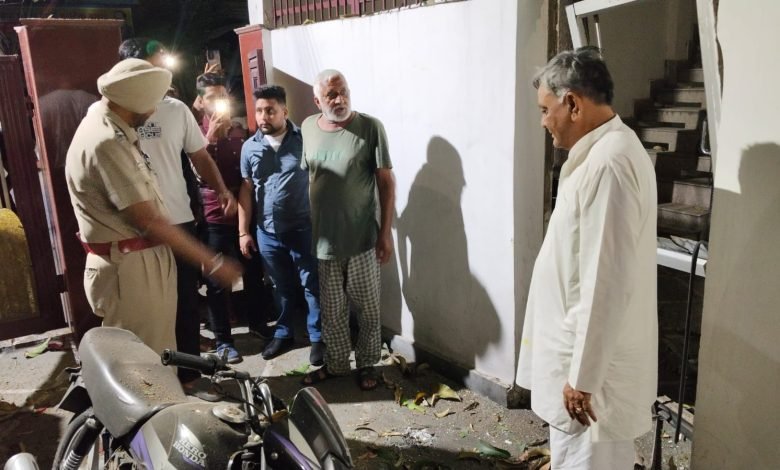 Grenade Attack: ਸੀਨੀਅਰ ਭਾਜਪਾ ਨੇਤਾ ਮਨੋਰੰਜਨ ਕਾਲੀਆ ਦੇ ਘਰ 'ਤੇ ਕੀਤਾ ਗਿਆ ਗ੍ਰਨੇਡ ਹਮਲਾ, ਲੋਕਾਂ 'ਚ ਡਰ ਦਾ ਮਾਹੌਲ