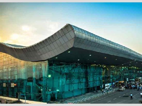 ਅੰਮ੍ਰਿਤਸਰ ਹਵਾਈ ਅੱਡੇ 'ਤੇ ਸਹੂਲਤਾਂ ਦੀ ਘਾਟ! ਏਅਰਪੋਰਟ ਅਥਾਰਟੀ ਤੱਕ ਪੁੱਜਿਆ ਮਾਮਲਾ ਅੰਮ੍ਰਿਤਸਰ ਹਵਾਈ ਅੱਡੇ 'ਤੇ ਸਹੂਲਤਾਂ ਦੀ ਘਾਟ! ਏਅਰਪੋਰਟ ਅਥਾਰਟੀ ਤੱਕ ਪੁੱਜਿਆ ਮਾਮਲਾ