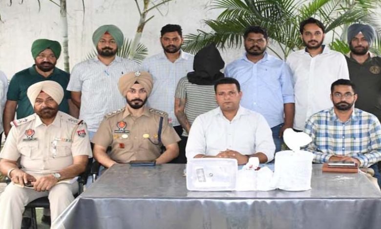 ਸੀਆਈਏ ਸਟਾਫ ਦੀ ਵੱਡੀ ਬਰਾਮਦਗੀ, 2 ਕਿੱਲੋ 100 ਗ੍ਰਾਮ ਹੈਰੋਇਨ ਸਣੇ ਤਸਕਰ ਗ੍ਰਿਫ਼ਤਾਰ ਸੀਆਈਏ ਸਟਾਫ ਦੀ ਵੱਡੀ ਬਰਾਮਦਗੀ, 2 ਕਿੱਲੋ 100 ਗ੍ਰਾਮ ਹੈਰੋਇਨ ਸਣੇ ਤਸਕਰ ਗ੍ਰਿਫ਼ਤਾਰ