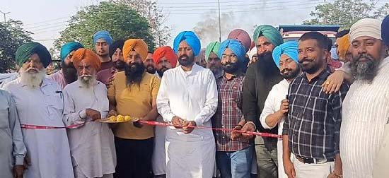 ਸੜ੍ਹਕ ਦੇ ਨਵੀਨੀਕਰਨ ਦੇ ਕੰਮ ਦੀ ਸ਼ੁਰੂਆਤ ਸੜ੍ਹਕ ਦੇ ਨਵੀਨੀਕਰਨ ਦੇ ਕੰਮ ਦੀ ਸ਼ੁਰੂਆਤ