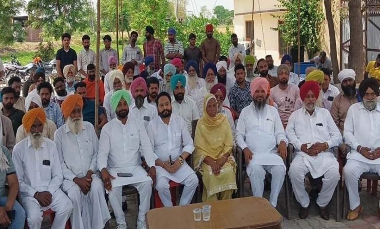 ਪੰਮਾ ਮਜੀਠਾ ਦੀ ਅਗਵਾਈ 'ਚ ਕਾਂਗਰਸੀ ਵਰਕਰਾਂ ਨੇ ਕੇਂਦਰ ਸਰਕਾਰ ਖ਼ਿਲਾਫ਼ ਕੀਤੀ ਰੋਸ ਇਕੱਤਰਤਾ ਪੰਮਾ ਮਜੀਠਾ ਦੀ ਅਗਵਾਈ 'ਚ ਕਾਂਗਰਸੀ ਵਰਕਰਾਂ ਨੇ ਕੇਂਦਰ ਸਰਕਾਰ ਖ਼ਿਲਾਫ਼ ਕੀਤੀ ਰੋਸ ਇਕੱਤਰਤਾ