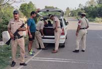 ਪਹਿਲਗਾਮ ਹਮਲੇ ਤੋਂ ਬਾਅਦ ਜੰਮੂ- ਪੰਜਾਬ ਬਾਰਡਰ ਸੀਲ, ਸੁਰੱਖਿਆ ਚੌਕਸੀ ਵਧੀ, ਵਾਹਨਾਂ ਦੀ ਹੋ ਰਹੀ ਚੈਕਿੰਗ ਪਹਿਲਗਾਮ ਹਮਲੇ ਤੋਂ ਬਾਅਦ ਜੰਮੂ- ਪੰਜਾਬ ਬਾਰਡਰ ਸੀਲ, ਸੁਰੱਖਿਆ ਚੌਕਸੀ ਵਧੀ, ਵਾਹਨਾਂ ਦੀ ਹੋ ਰਹੀ ਚੈਕਿੰਗ