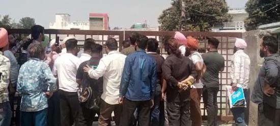 ਆਰਟੀਏ ਦਫਤਰ 'ਚ ਵਿਜੀਲੈਂਸ ਦੀ ਰੇਡ ਆਰਟੀਏ ਦਫਤਰ 'ਚ ਵਿਜੀਲੈਂਸ ਦੀ ਰੇਡ