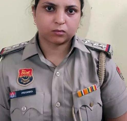 ...ਜਦੋਂ ਵਰਦੀ ਪਾ ਕੇ ਥਾਣੇ ਪੁੱਜੀ ਨਕਲੀ ਇੰਸਪੈਕਟਰ, ਪੁਲਿਸ ਮੁਲਾਜ਼ਮਾਂ 'ਤੇ ਝਾੜਿਆ ਰੌਬ; ਸਿਰਫ਼ ਇਕ ਗ਼ਲਤੀ ਨਾਲ ਖੁੱਲ੍ਹ ਗਈ ਪੋਲ