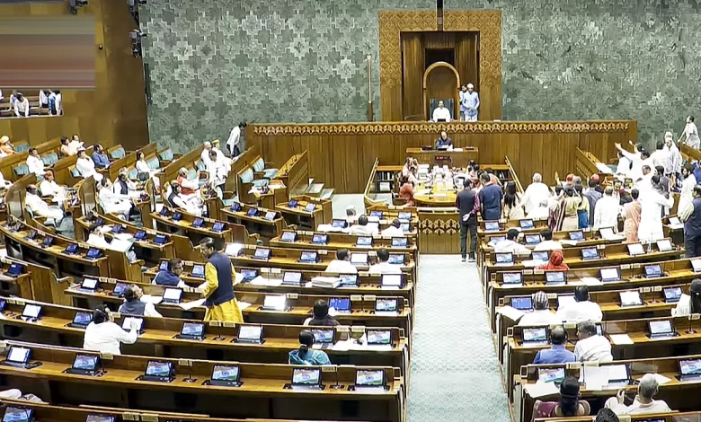 ਵਕਫ਼ ਸੋਧ ਬਿੱਲ ਲੋਕ ਸਭਾ 'ਚ ਪੇਸ਼, ਵਿਰੋਧੀ ਧਿਰ ਦੇ ਸੰਸਦ ਮੈਂਬਰਾਂ ਨੇ ਕੀਤਾ ਹੰਗਾਮਾ