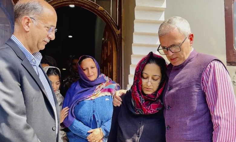 ਉਮਰ ਸਰਕਾਰ ਮ੍ਰਿਤਕਾਂ ਦੇ ਪਰਿਵਾਰਾਂ ਨੂੰ ਦੇਵੇਗੀ 10-10 ਲੱਖ ਰੁਪਏ , ਜ਼ਖ਼ਮੀਆਂ ਨੂੰ ਵੀ ਮਿਲੇਗਾ ਮੁਆਵਜ਼ਾ