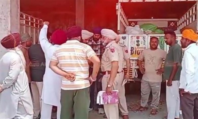 ਕਰਿਆਨਾ ਵਾਪਰੀ ਦੇ ਕਰਿੰਦੇ ਨੂੰ ਗੋਲ਼ੀ ਮਾਰ ਕੇ ਲੁੱਟੇ ਸਾਢੇ ਲੱਖ ਰੁਪਏ, ਬਾਈਕ ਸਵਾਰ ਦੋ ਵਿਅਕਤੀਆਂ ਨੇ ਦਿੱਤਾ ਵਾਰਦਾਤ ਨੂੰ ਅੰਜਾਮ ਕਰਿਆਨਾ ਵਾਪਰੀ ਦੇ ਕਰਿੰਦੇ ਨੂੰ ਗੋਲ਼ੀ ਮਾਰ ਕੇ ਲੁੱਟੇ ਸਾਢੇ ਲੱਖ ਰੁਪਏ, ਬਾਈਕ ਸਵਾਰ ਦੋ ਵਿਅਕਤੀਆਂ ਨੇ ਦਿੱਤਾ ਵਾਰਦਾਤ ਨੂੰ ਅੰਜਾਮ
