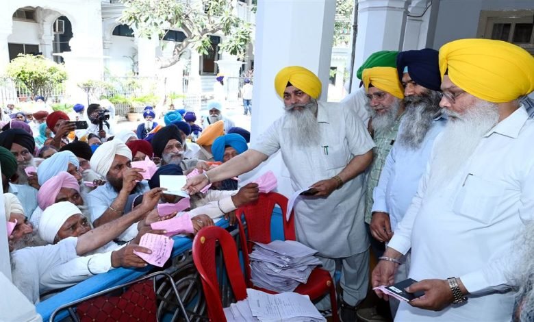 ਵਿਸਾਖੀ ਦੇ ਸਮਾਗਮਾਂ ’ਚ ਸ਼ਮੂਲੀਅਤ ਲਈ ਪਾਕਿ ਜਾਣ ਵਾਲੇ ਸ਼ਰਧਾਲੂਆਂ ਨੇ ਵੀਜਾ ਲੱਗੇ ਪਾਸਪੋਰਟ ਕੀਤੇ ਪ੍ਰਾਪਤ ਵਿਸਾਖੀ ਦੇ ਸਮਾਗਮਾਂ ’ਚ ਸ਼ਮੂਲੀਅਤ ਲਈ ਪਾਕਿ ਜਾਣ ਵਾਲੇ ਸ਼ਰਧਾਲੂਆਂ ਨੇ ਵੀਜਾ ਲੱਗੇ ਪਾਸਪੋਰਟ ਕੀਤੇ ਪ੍ਰਾਪਤ