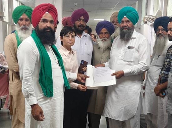 ਅੱਗ ਹਨੇਰੀ ਅਤੇ ਕੁਦਰਤੀ ਕਰੋਪੀ ਨਾਲ ਖਰਾਬ ਹੋਈਆਂ ਫਸਲਾਂ ਦਾ ਢੁੱਕਵਾਂ ਮੁਆਵਜ਼ਾ ਦੇਣ ਲਈ ਮੰਗ ਪੱਤਰ